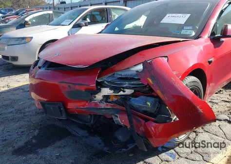 2021 Tesla Model 3 Standard Range Plus Rear-Wheel Drive z USA, uszkodzony, nr VIN 5YJ3E1EA5MF982864